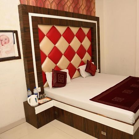 אמריצר Hotel Robin Inn מראה חיצוני תמונה