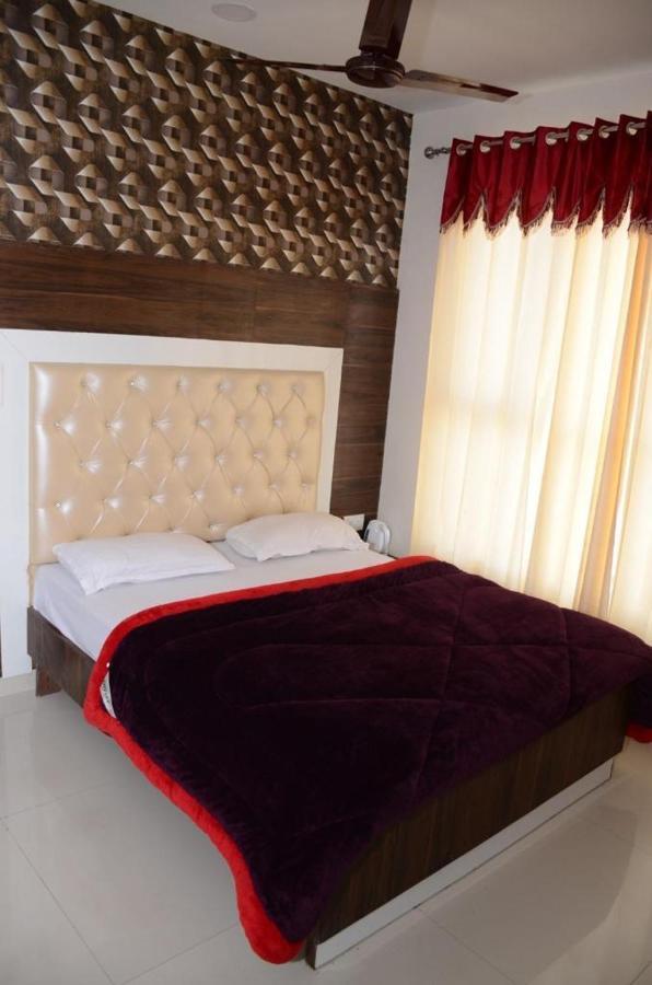 אמריצר Hotel Robin Inn מראה חיצוני תמונה
