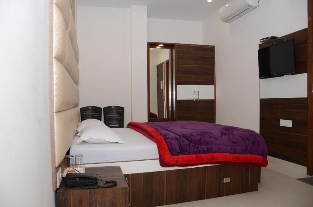 אמריצר Hotel Robin Inn מראה חיצוני תמונה