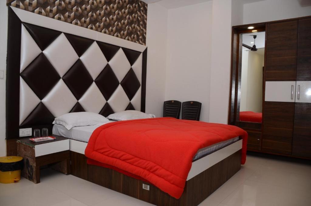 אמריצר Hotel Robin Inn מראה חיצוני תמונה
