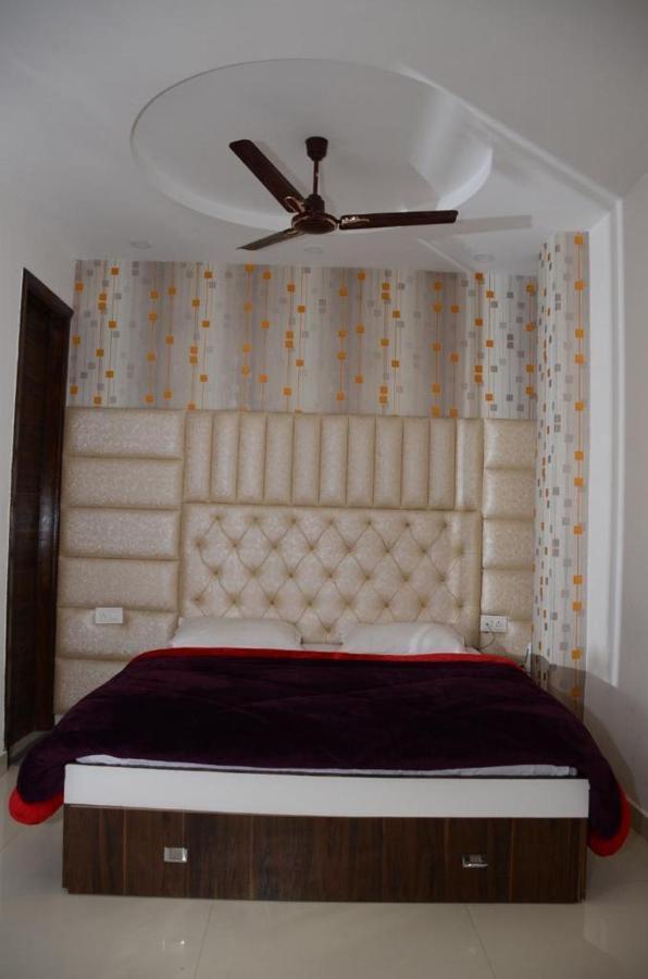 אמריצר Hotel Robin Inn מראה חיצוני תמונה