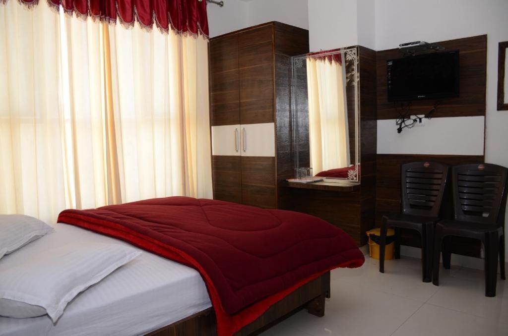 אמריצר Hotel Robin Inn מראה חיצוני תמונה