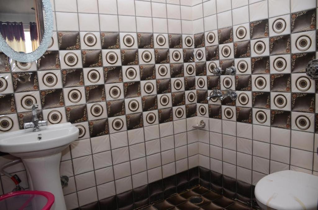 אמריצר Hotel Robin Inn מראה חיצוני תמונה