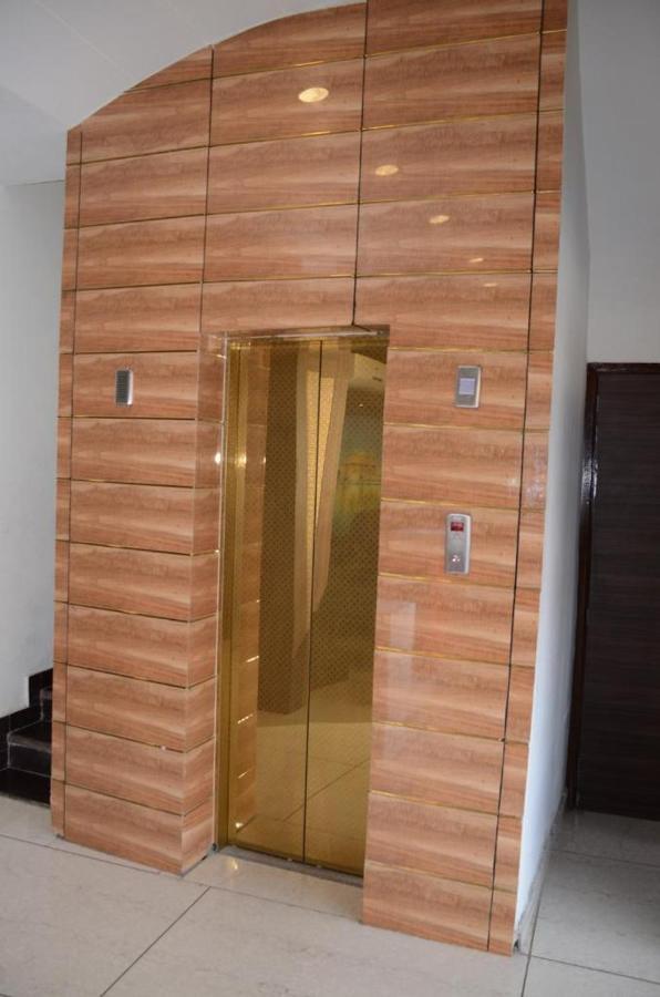 אמריצר Hotel Robin Inn מראה חיצוני תמונה