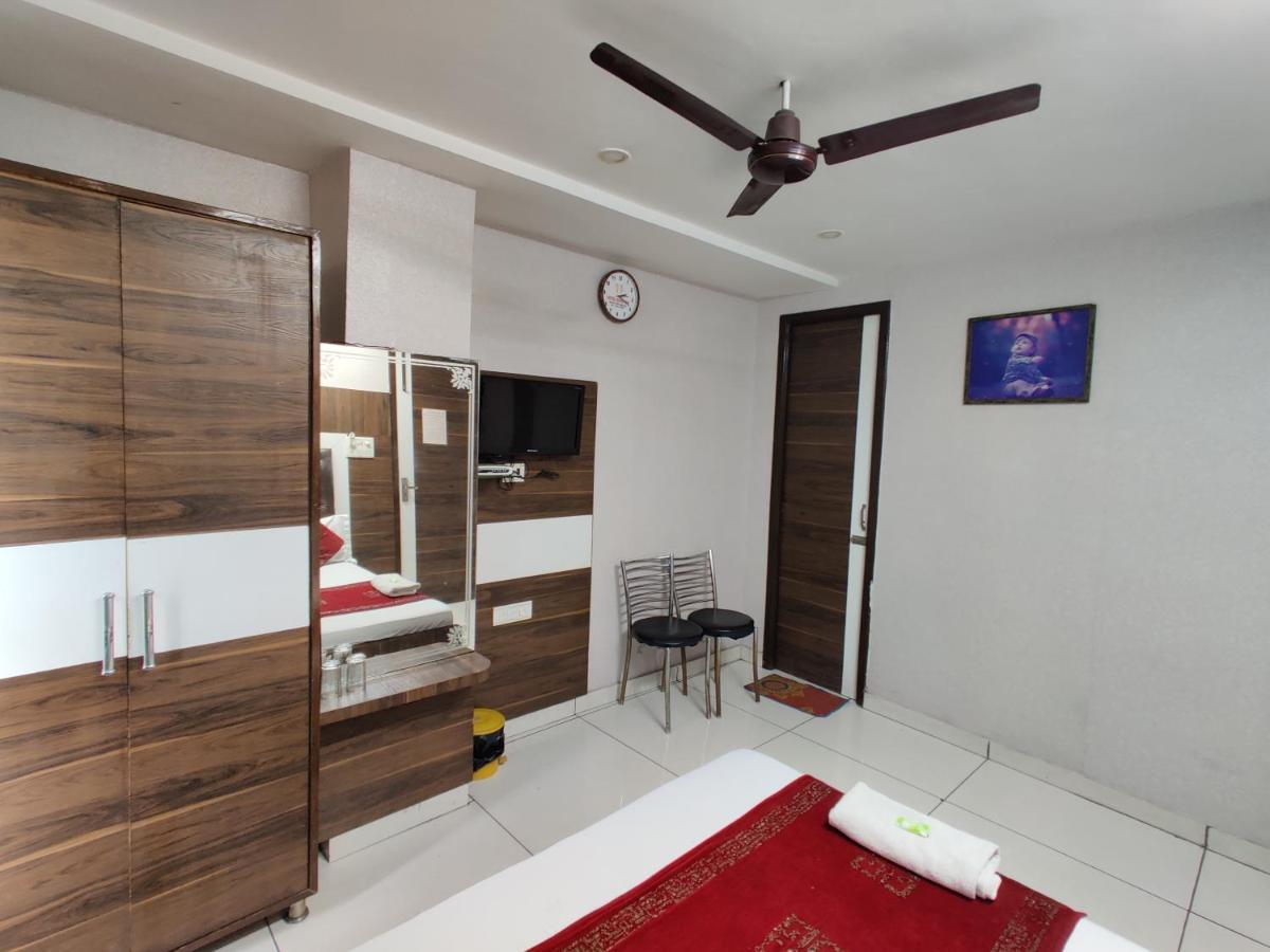 אמריצר Hotel Robin Inn מראה חיצוני תמונה