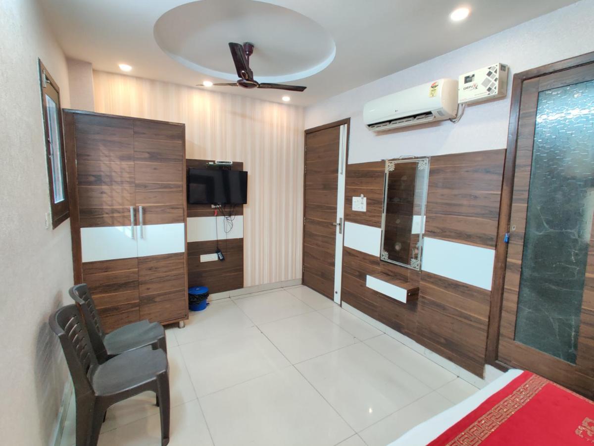 אמריצר Hotel Robin Inn מראה חיצוני תמונה