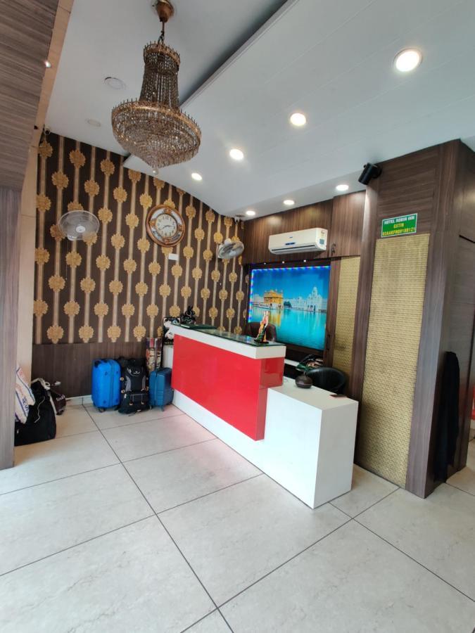 אמריצר Hotel Robin Inn מראה חיצוני תמונה