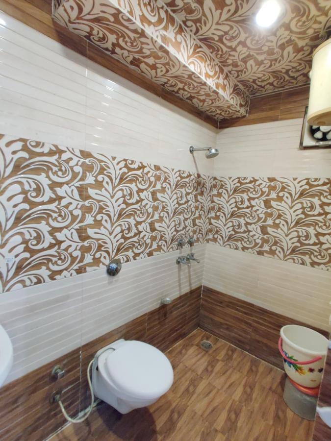 אמריצר Hotel Robin Inn מראה חיצוני תמונה