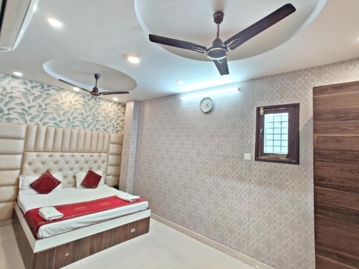 אמריצר Hotel Robin Inn מראה חיצוני תמונה