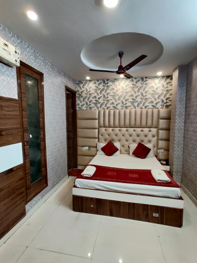 אמריצר Hotel Robin Inn מראה חיצוני תמונה