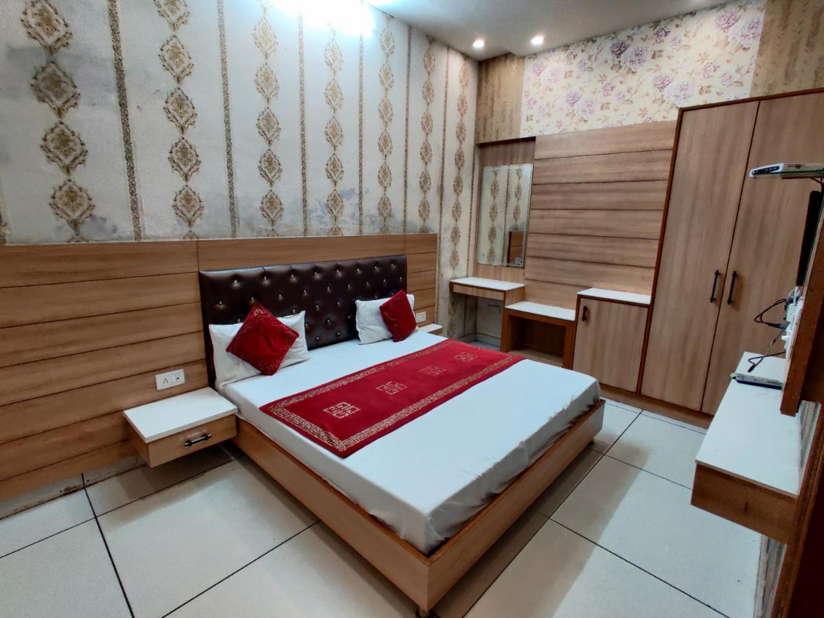 אמריצר Hotel Robin Inn מראה חיצוני תמונה