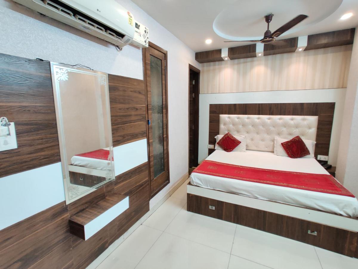 אמריצר Hotel Robin Inn מראה חיצוני תמונה