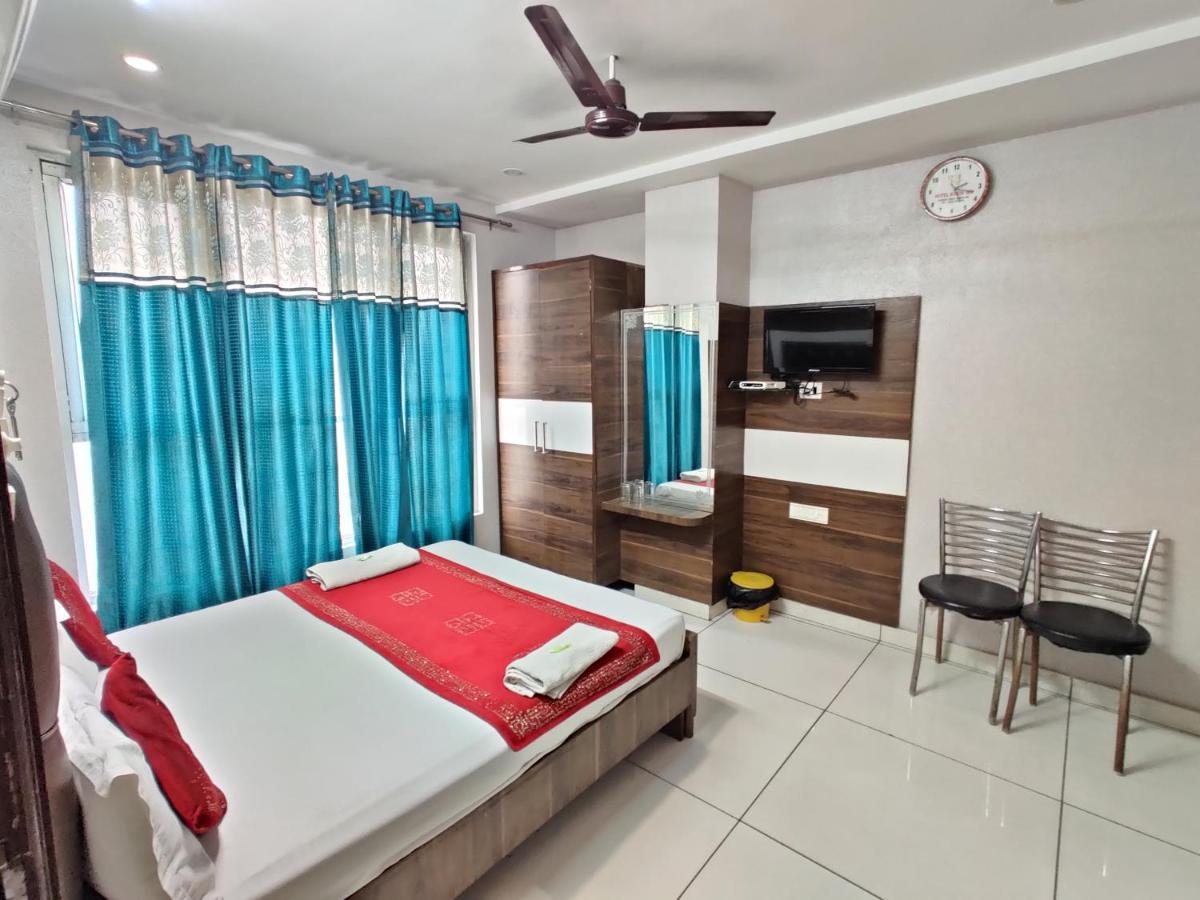 אמריצר Hotel Robin Inn מראה חיצוני תמונה