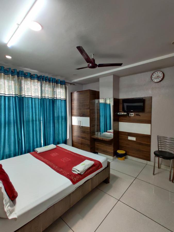 אמריצר Hotel Robin Inn מראה חיצוני תמונה
