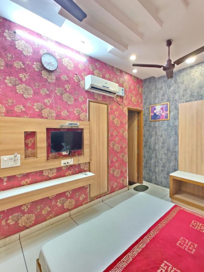אמריצר Hotel Robin Inn מראה חיצוני תמונה