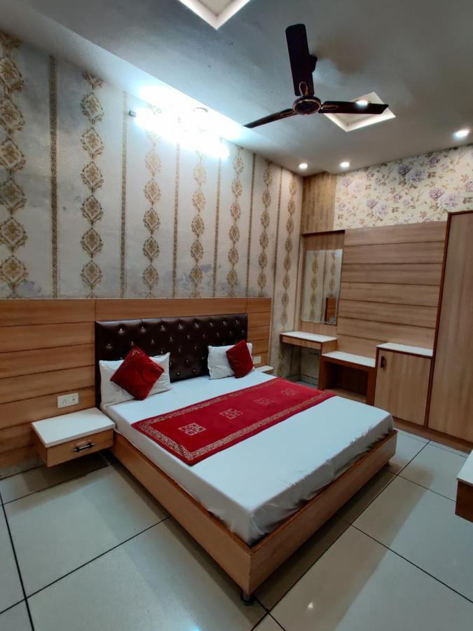 אמריצר Hotel Robin Inn מראה חיצוני תמונה