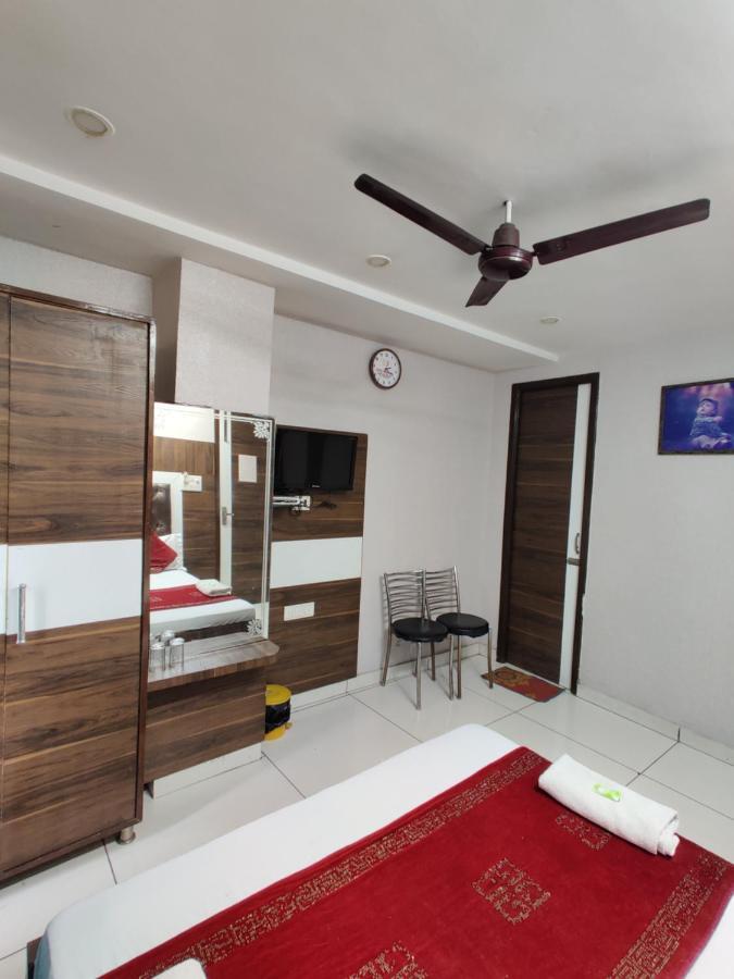 אמריצר Hotel Robin Inn מראה חיצוני תמונה