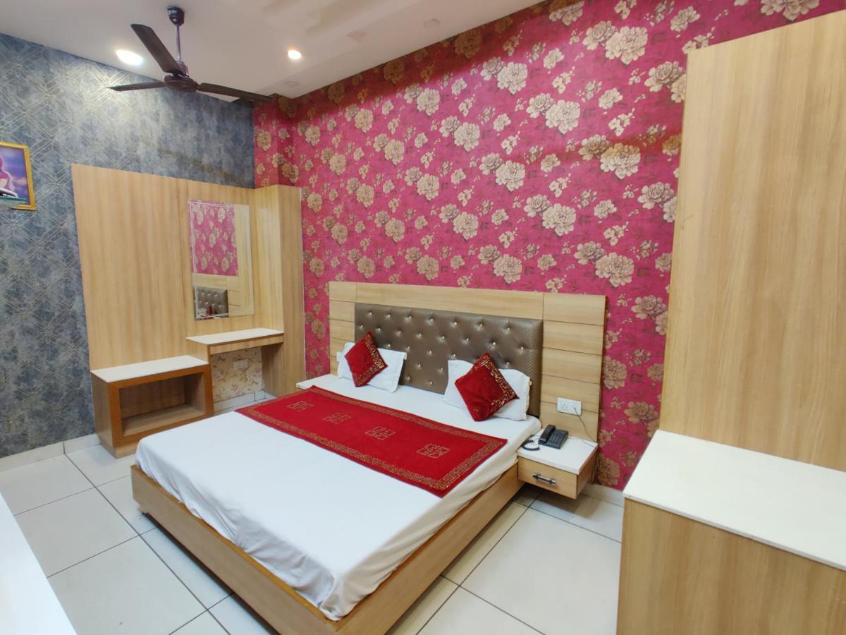 אמריצר Hotel Robin Inn מראה חיצוני תמונה