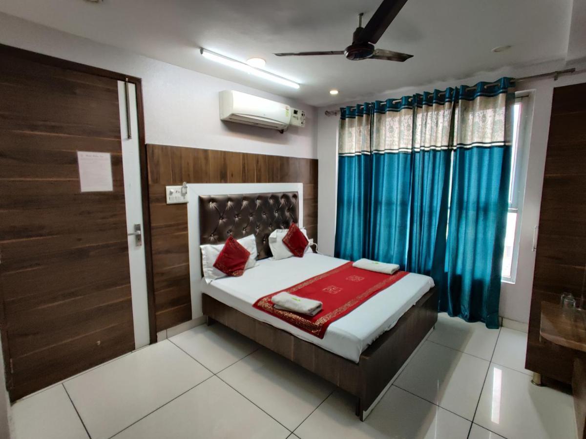 אמריצר Hotel Robin Inn מראה חיצוני תמונה