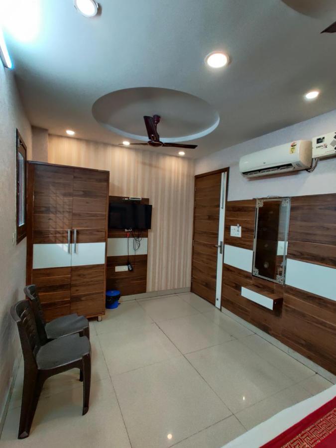 אמריצר Hotel Robin Inn מראה חיצוני תמונה