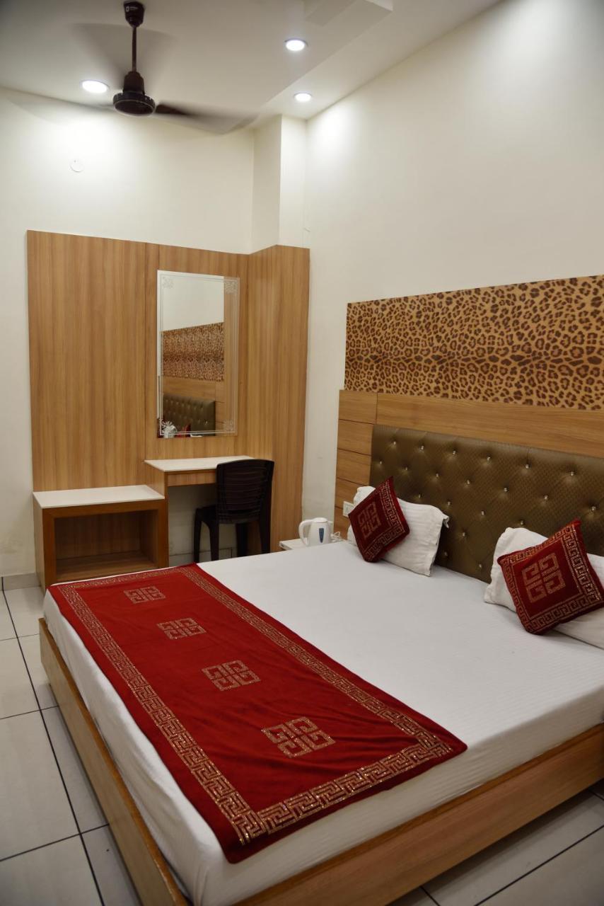 אמריצר Hotel Robin Inn מראה חיצוני תמונה