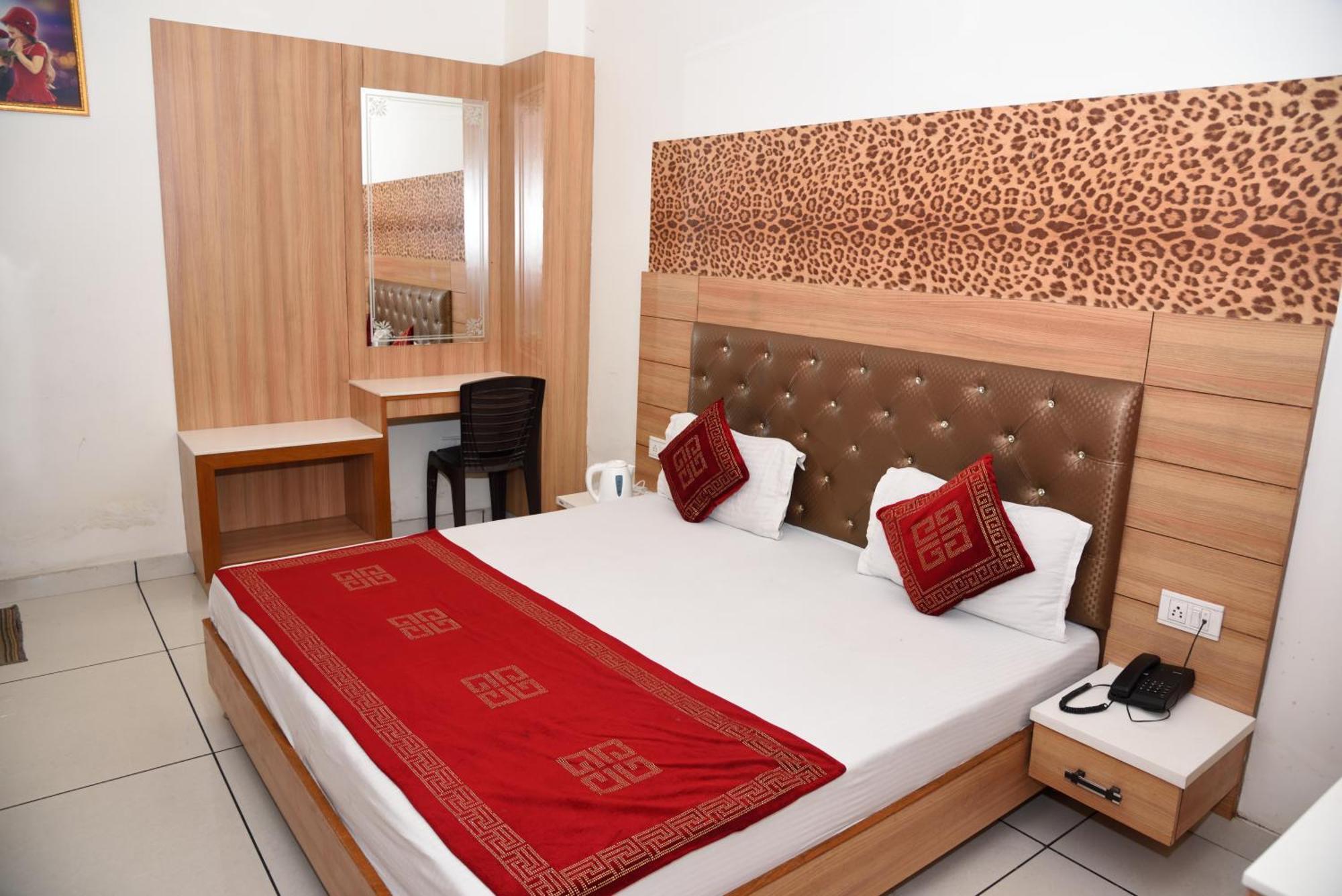 אמריצר Hotel Robin Inn מראה חיצוני תמונה