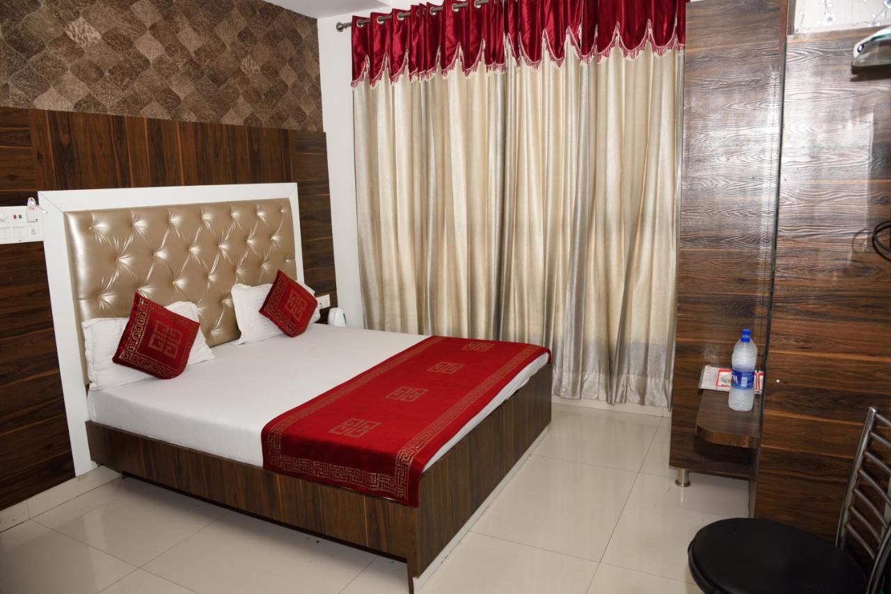 אמריצר Hotel Robin Inn מראה חיצוני תמונה