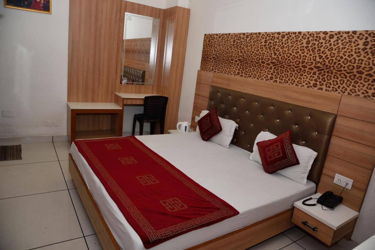 אמריצר Hotel Robin Inn מראה חיצוני תמונה