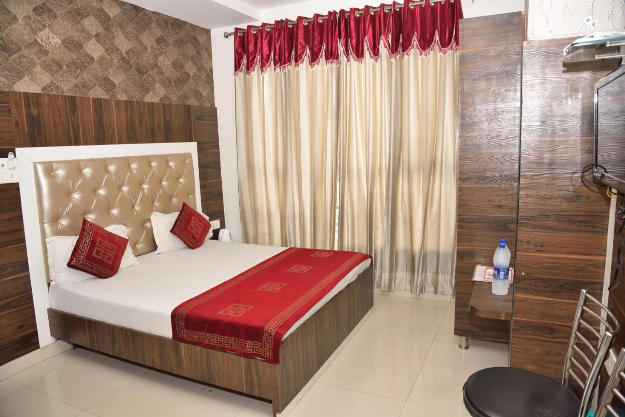 אמריצר Hotel Robin Inn מראה חיצוני תמונה
