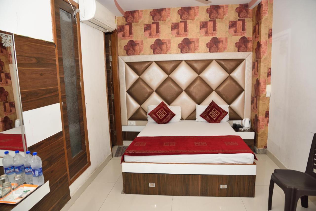 אמריצר Hotel Robin Inn מראה חיצוני תמונה