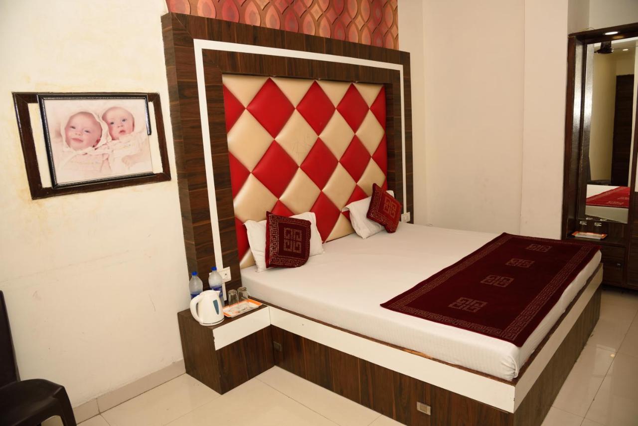 אמריצר Hotel Robin Inn מראה חיצוני תמונה