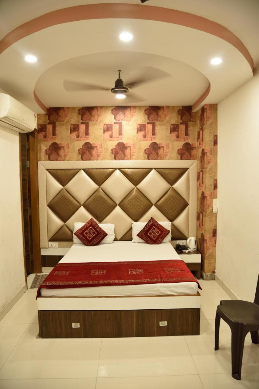 אמריצר Hotel Robin Inn מראה חיצוני תמונה