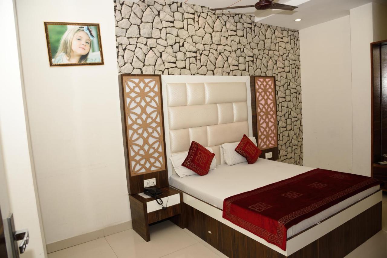 אמריצר Hotel Robin Inn מראה חיצוני תמונה