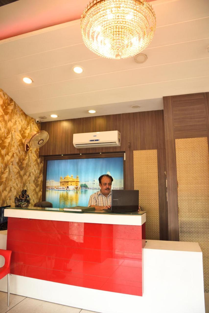 אמריצר Hotel Robin Inn מראה חיצוני תמונה