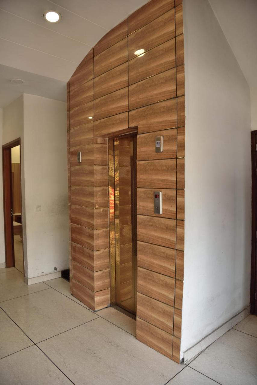 אמריצר Hotel Robin Inn מראה חיצוני תמונה